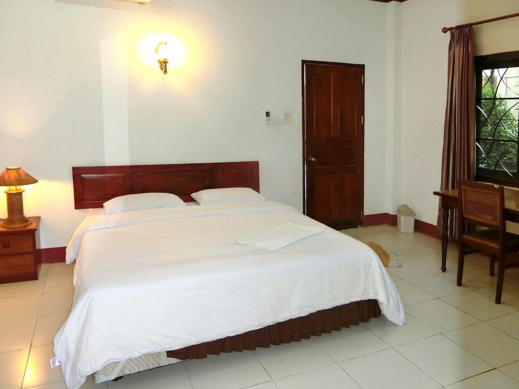 Villa Sisavad Guesthouse Vientiane Eksteriør billede